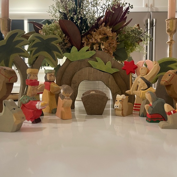 Vintage Nativity Set - Picture 2 of 8